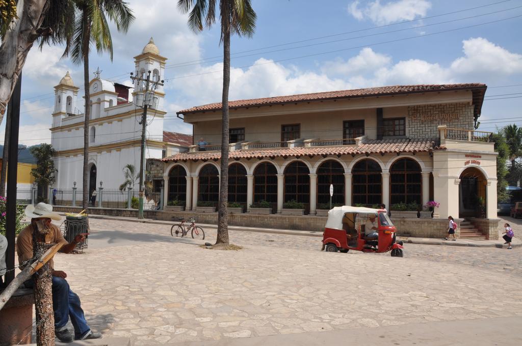 Hotel Plaza Copán Buitenkant foto